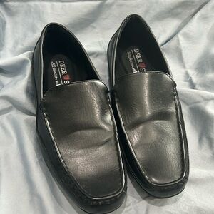 Men’s black loafer